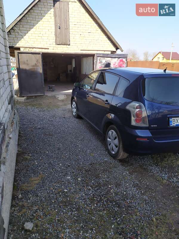Минивэн Toyota Corolla Verso 2005 в Староконстантинове