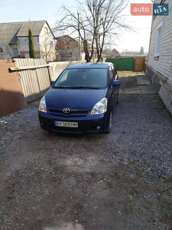 Минивэн Toyota Corolla Verso 2005 в Староконстантинове