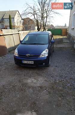 Минивэн Toyota Corolla Verso 2005 в 