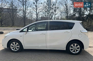 Минивэн Toyota Corolla Verso 2010 в 