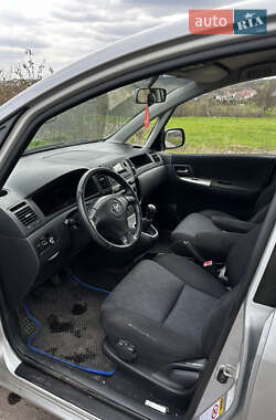 Минивэн Toyota Corolla Verso 2003 в 
