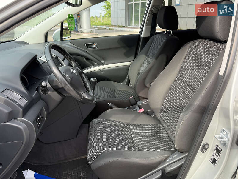 Мінівен Toyota Corolla Verso 2007 в Радивиліві фото 25 Мінівен Toyota Corolla Verso 2007 в Радивиліві