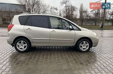 Минивэн Toyota Corolla Verso 2002 в 