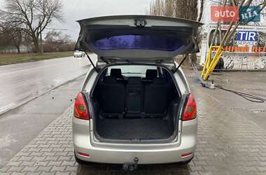 Минивэн Toyota Corolla Verso 2002 в 