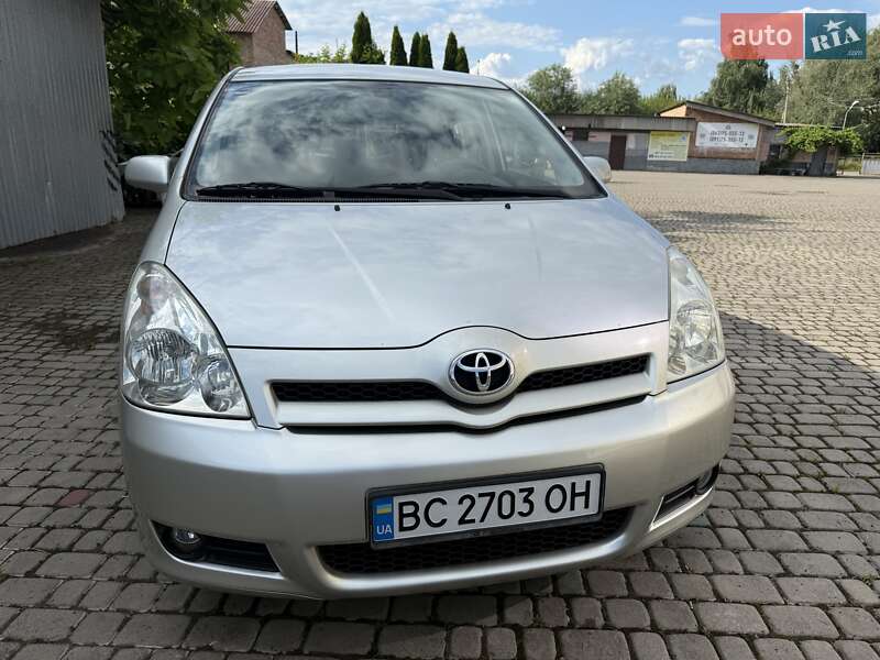 Минивэн Toyota Corolla Verso 2005 в 