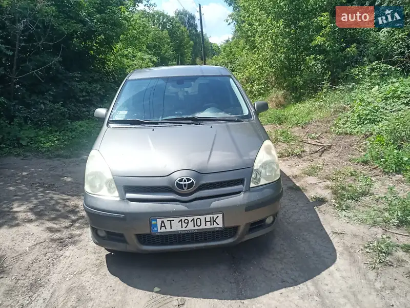 Toyota Corolla Verso 2004