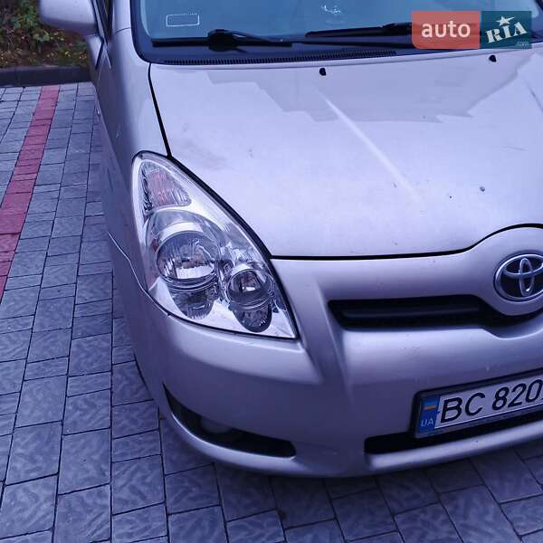 Мінівен Toyota Corolla Verso 2008 в Новояворівську