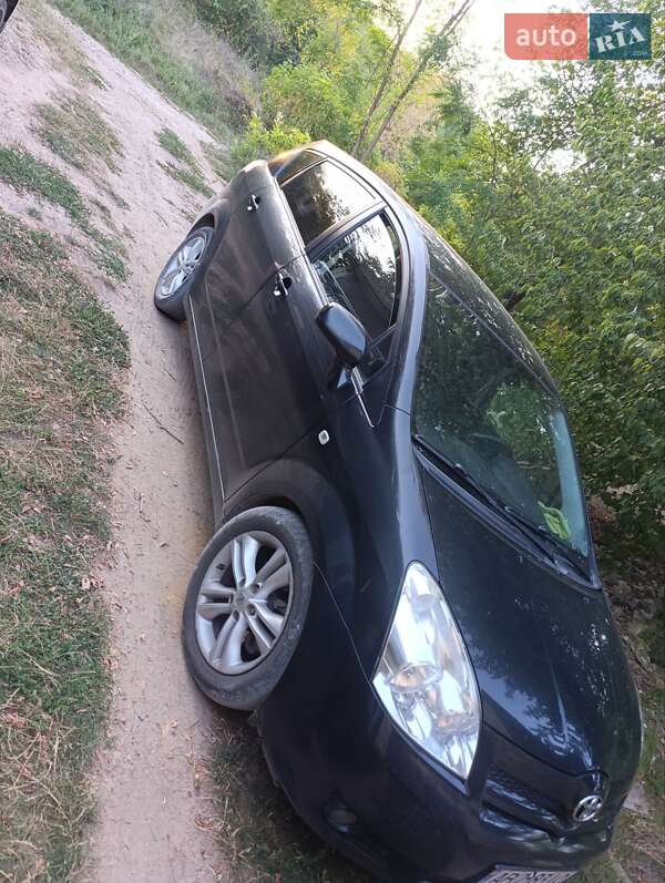 Минивэн Toyota Corolla Verso 2006 в Могилев-Подольске