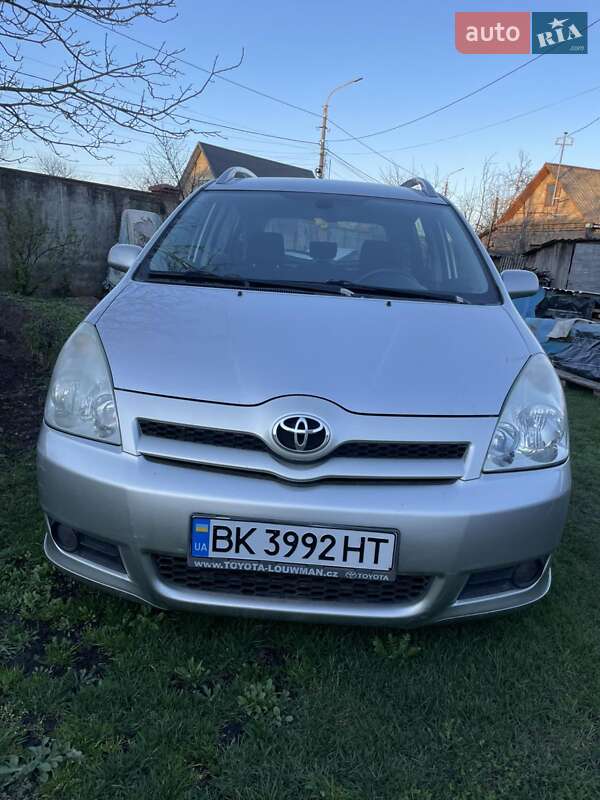 Toyota Corolla Verso 2005