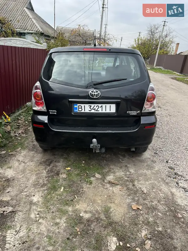 Toyota Corolla Verso 2004