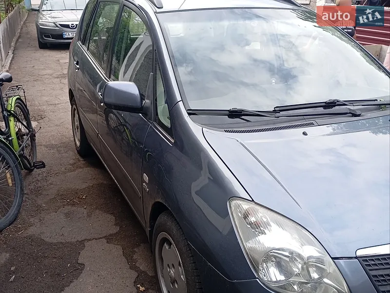 Toyota Corolla Verso 2004