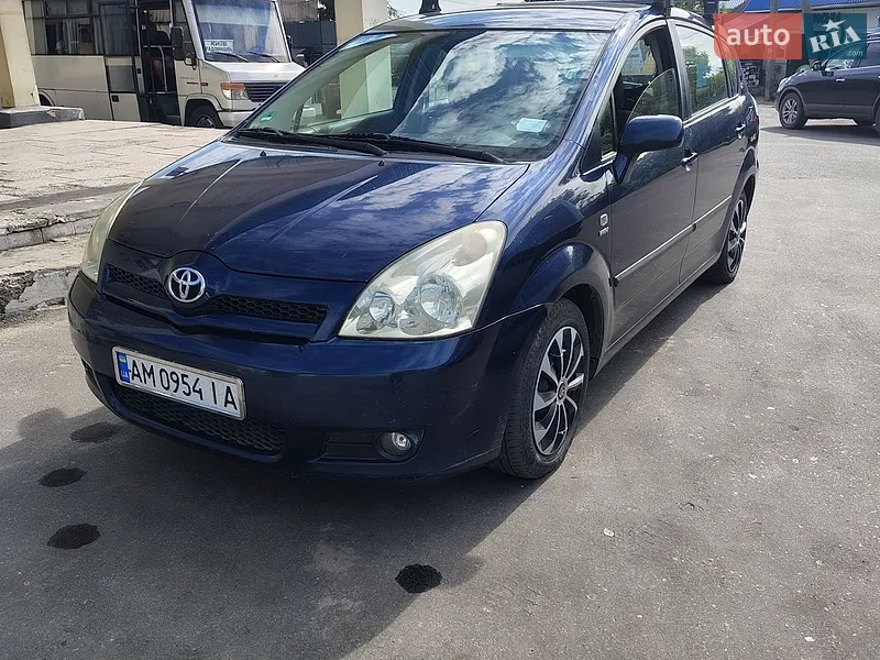 Toyota Corolla Verso 2004