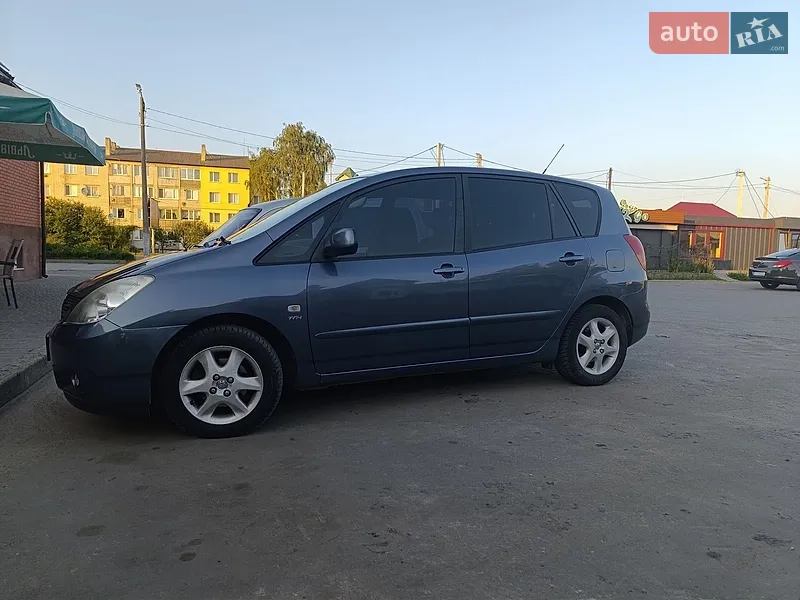 Toyota Corolla Verso 2003
