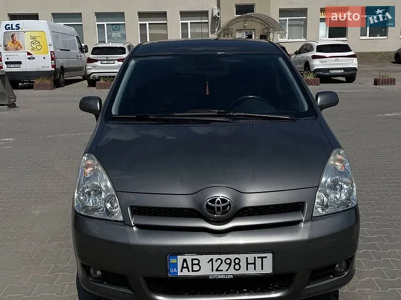 Toyota Corolla Verso 2004