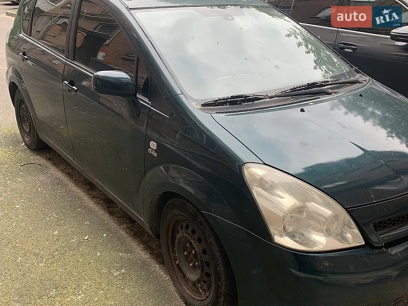 Toyota Corolla Verso 2004