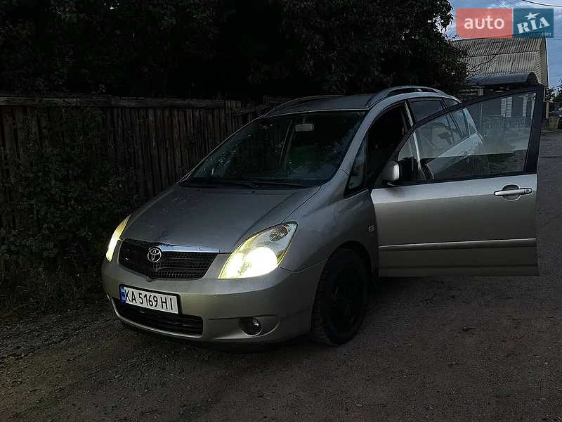 Toyota Corolla Verso 2004