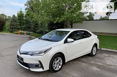 Седан Toyota Corolla 2017 в Днепре