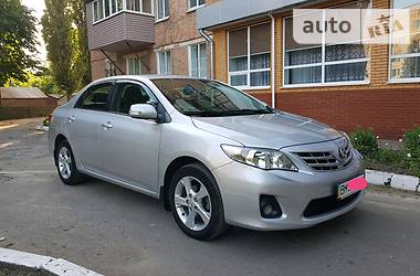 Седан Toyota Corolla 2012 в Ромнах