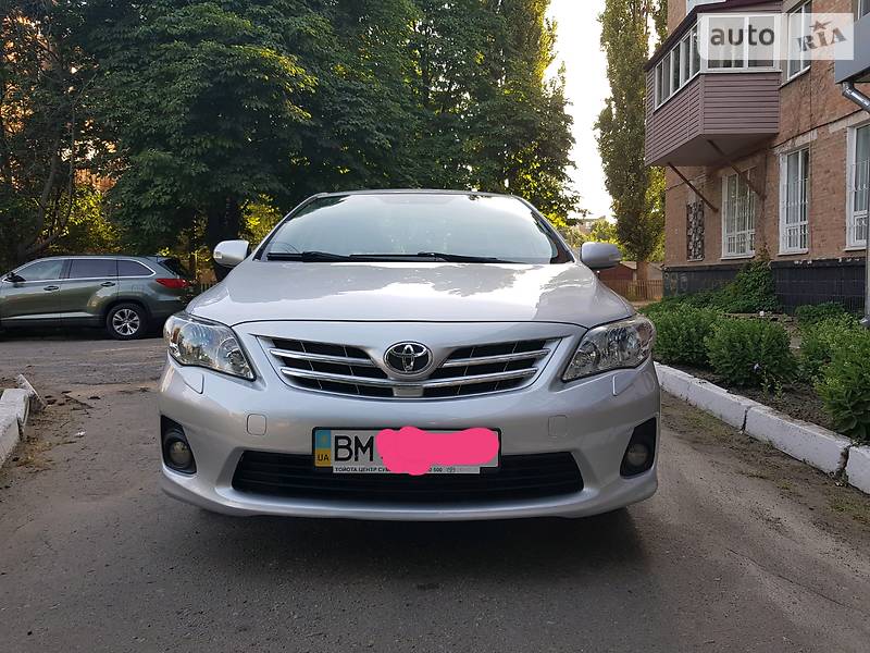 Седан Toyota Corolla 2012 в Ромнах