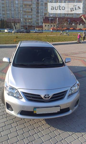 Седан Toyota Corolla 2011 в Львові