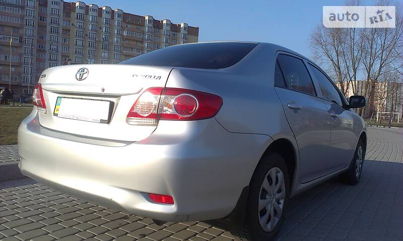 Седан Toyota Corolla 2011 в Львові