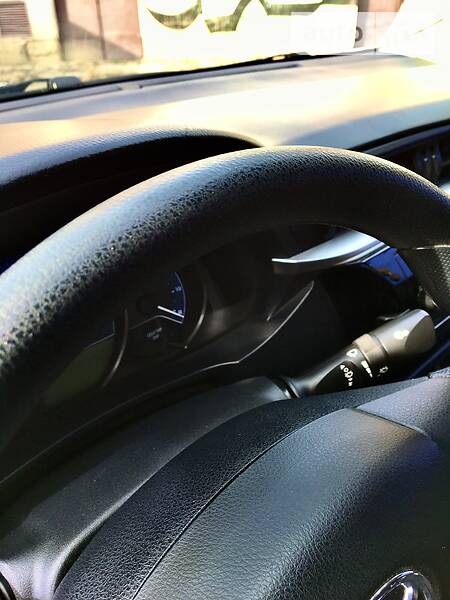 Седан Toyota Corolla 2014 в Тернополе