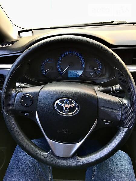 Седан Toyota Corolla 2014 в Тернополе