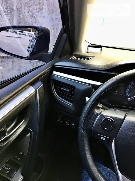 Седан Toyota Corolla 2014 в Тернополе