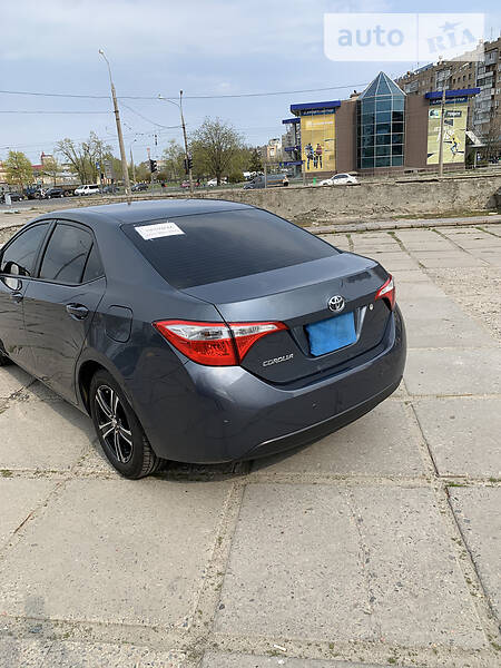 Седан Toyota Corolla 2015 в Маріуполі