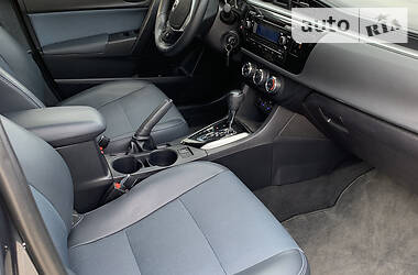 Седан Toyota Corolla 2015 в 