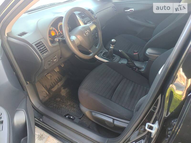 Седан Toyota Corolla 2011 в Дніпрі