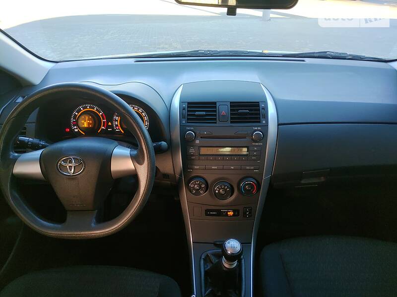 Седан Toyota Corolla 2011 в Дніпрі