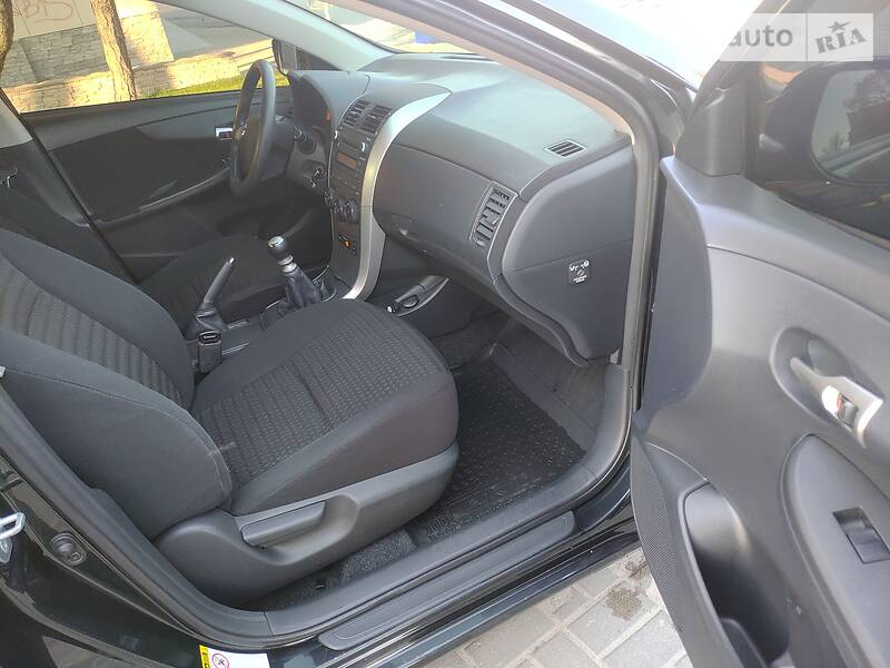 Седан Toyota Corolla 2011 в Дніпрі