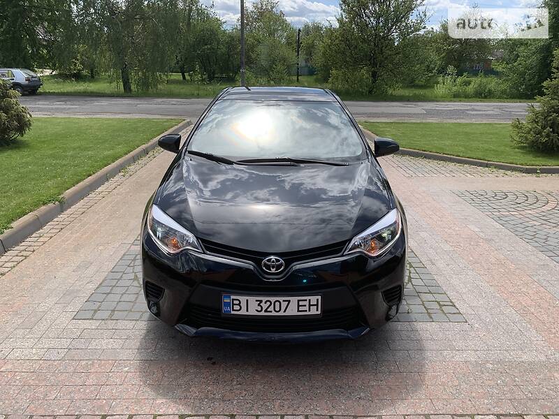 Седан Toyota Corolla 2015 в Пирятині