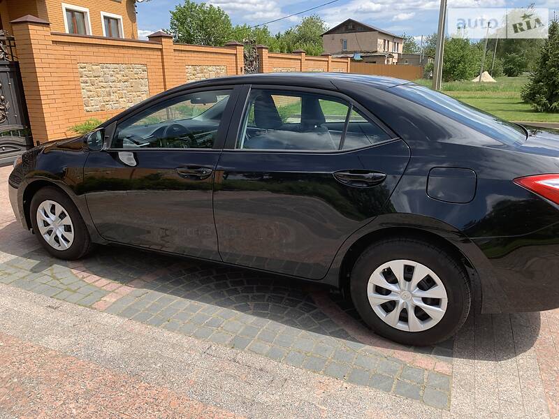 Седан Toyota Corolla 2015 в Пирятині