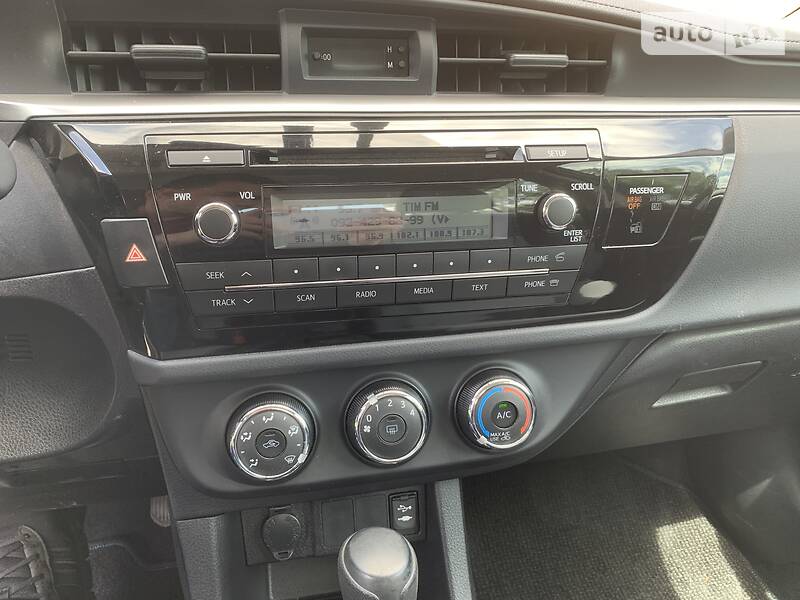 Седан Toyota Corolla 2015 в Пирятині