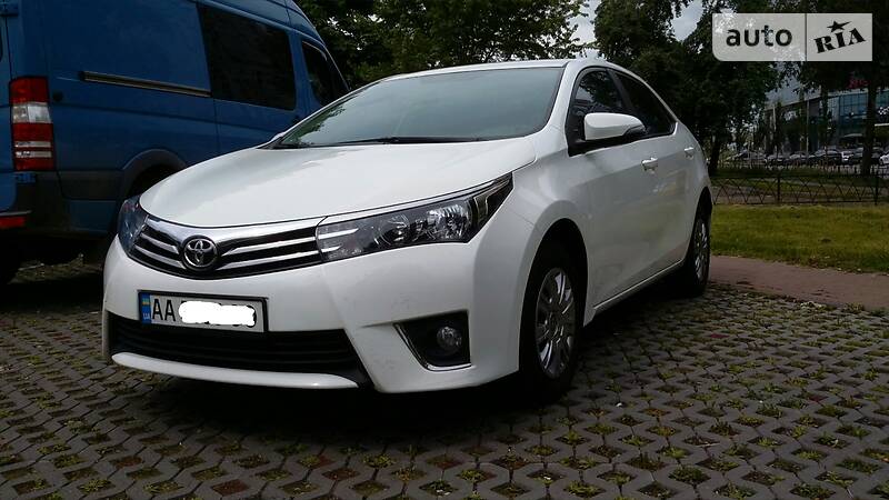 Седан Toyota Corolla 2014 в 