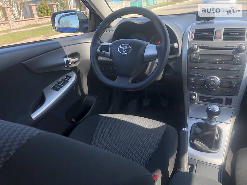 Седан Toyota Corolla 2011 в Києві