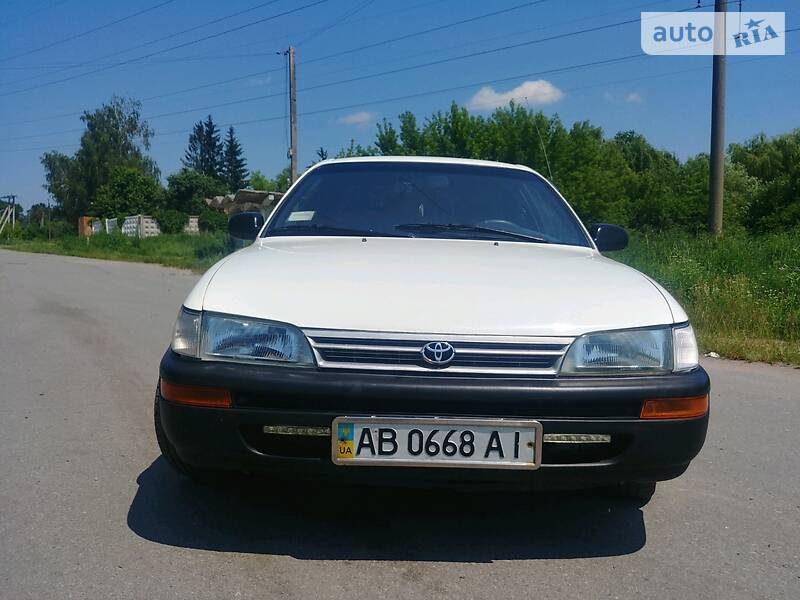 Седан Toyota Corolla 1993 в Калинівці