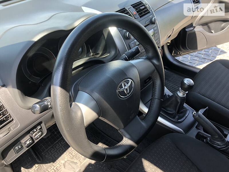 Седан Toyota Corolla 2011 в Дніпрі