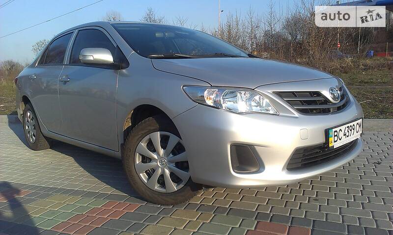 Седан Toyota Corolla 2011 в Львові