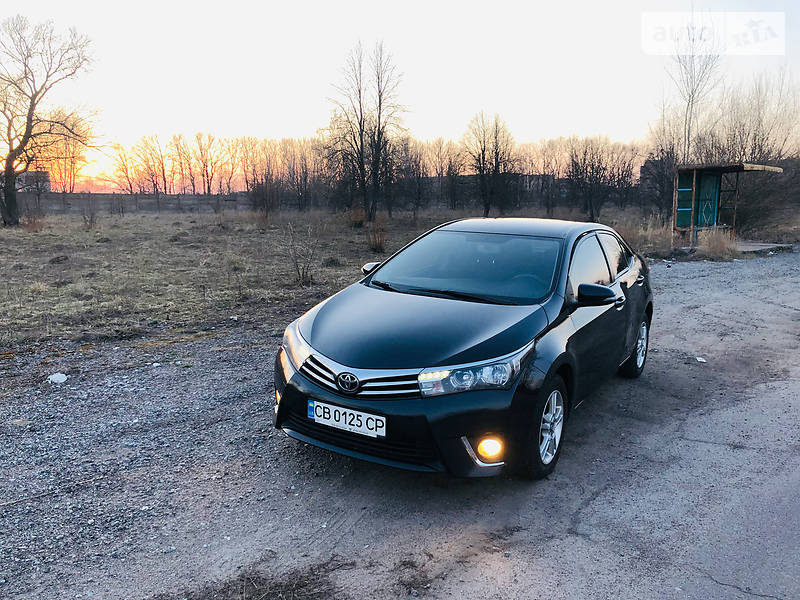 Седан Toyota Corolla 2013 в Киеве