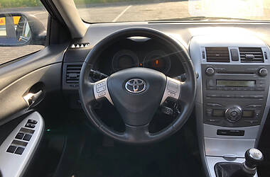 Седан Toyota Corolla 2008 в Луцке