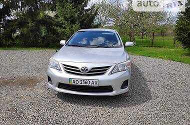 Седан Toyota Corolla 2010 в Ужгороді