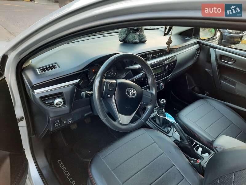 Седан Toyota Corolla 2015 в Одесі