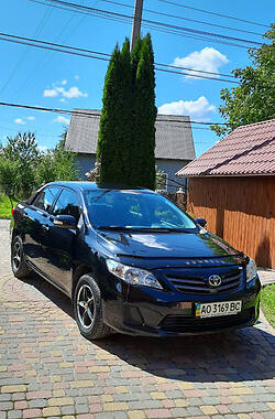 Седан Toyota Corolla 2012 в Тячеве