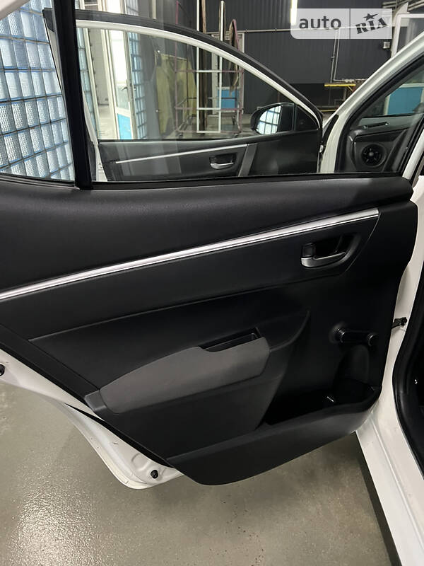 Седан Toyota Corolla 2017 в Киеве