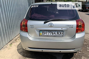 Хэтчбек Toyota Corolla 2005 в 