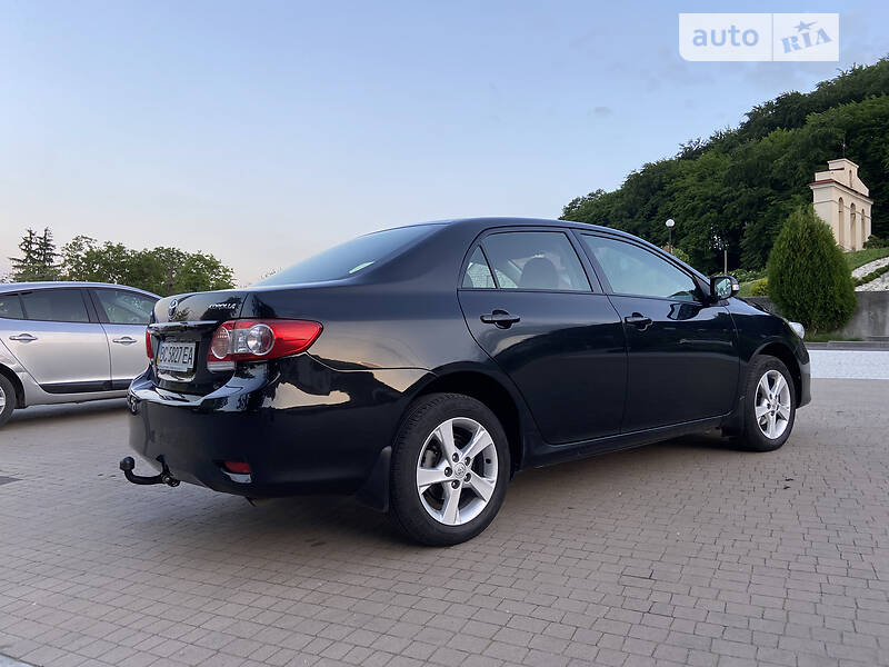 Седан Toyota Corolla 2010 в Львове