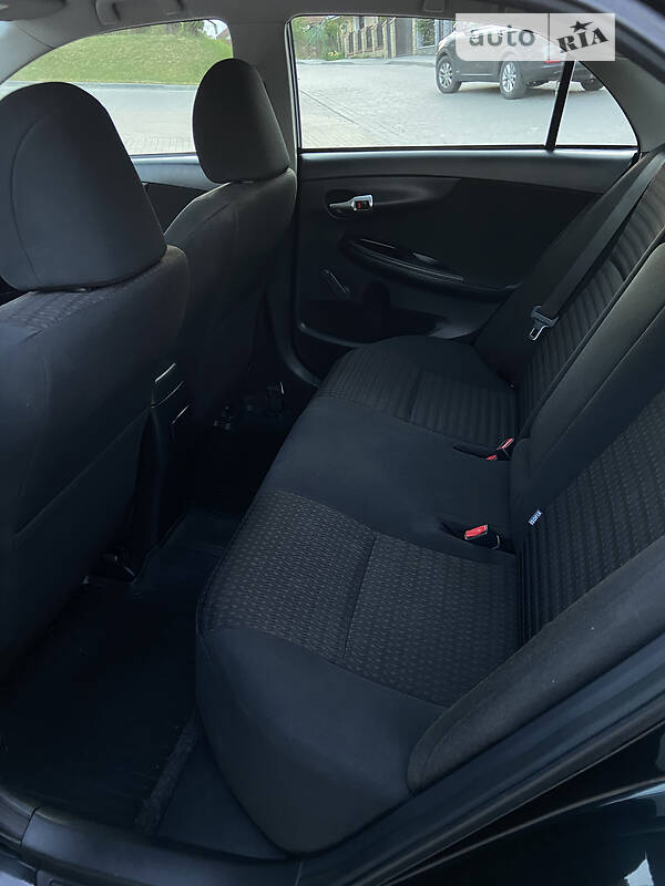 Седан Toyota Corolla 2010 в Львове